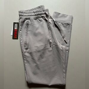 Womens 32 Degrees Jogger. Light grey color with zipper pockets in the front.